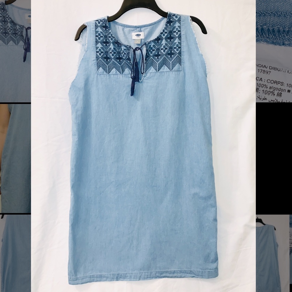 Old Navy lightweight cotton light blue jean style above the knee dress. Size M.